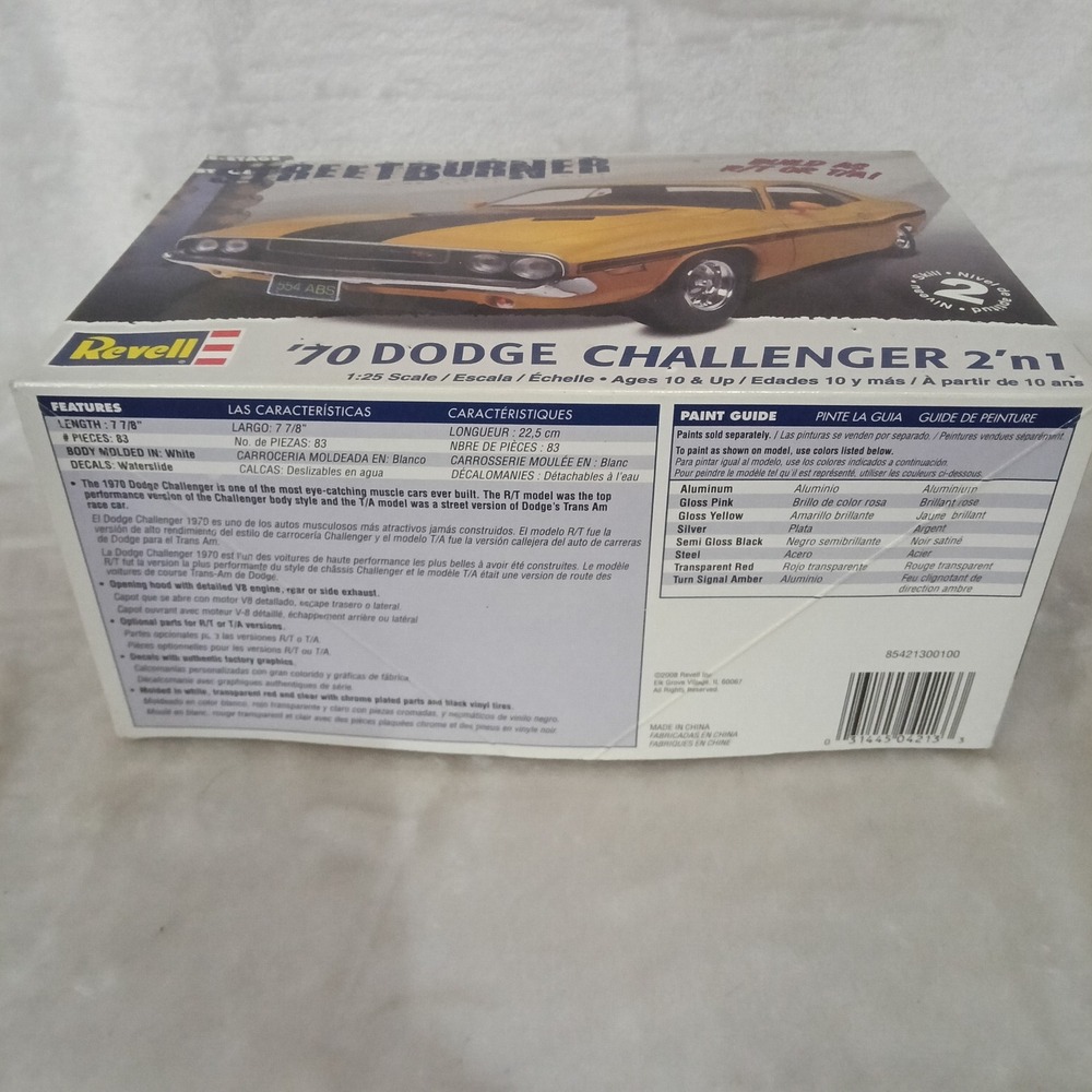 Revell 70 Dodge Challenger 2 in 1 Streetburner 1:25 Scale Model Kit 85-4213 - Picture 3 of 5